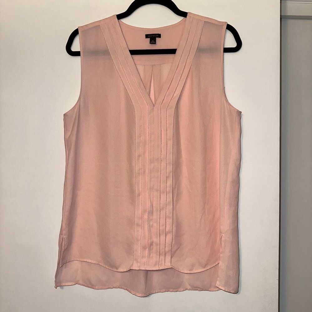 Ann Taylor Womens Medium Light Pink Sleeveless V Neck Blouse Pleat Detail EUC